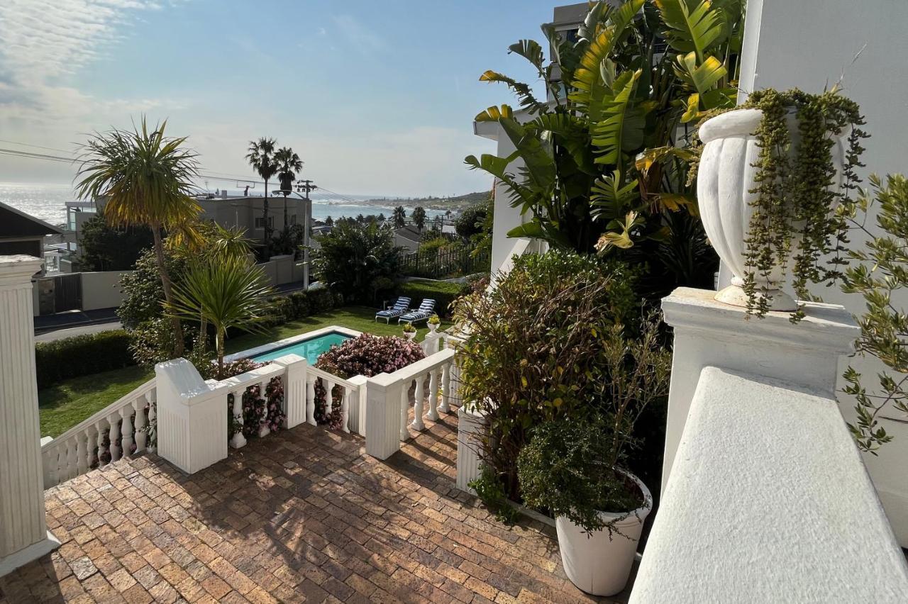 Villa On Camps Bay Drive ケープタウン エクステリア 写真