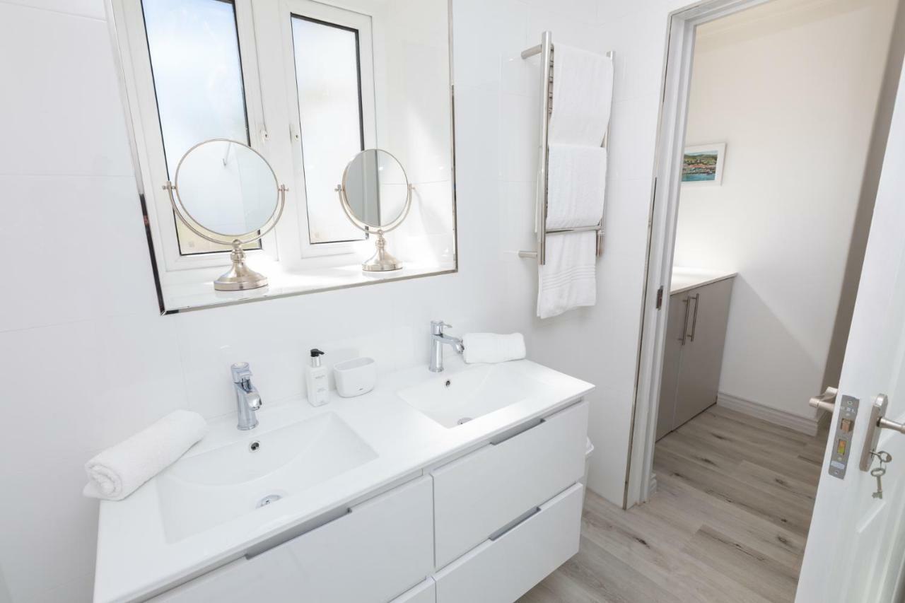 Villa On Camps Bay Drive ケープタウン エクステリア 写真