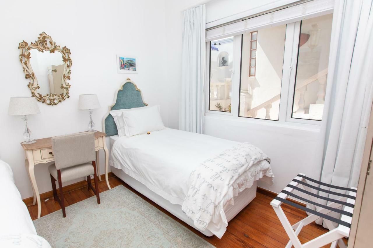 Villa On Camps Bay Drive ケープタウン エクステリア 写真