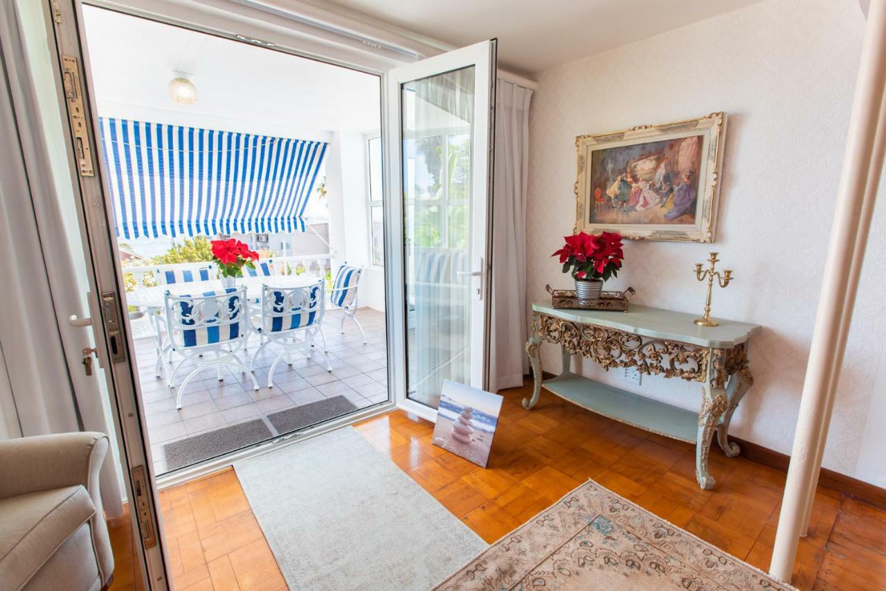 Villa On Camps Bay Drive ケープタウン エクステリア 写真