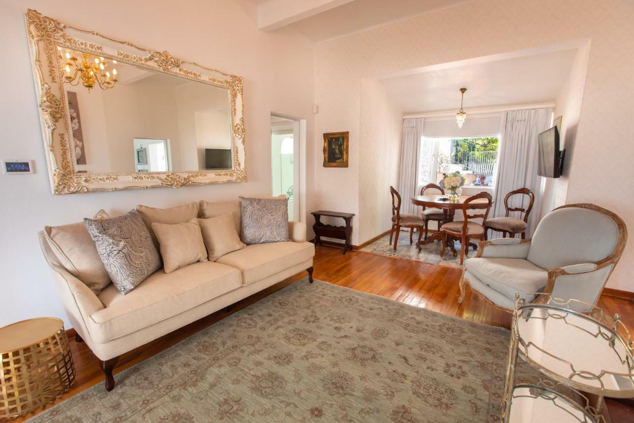 Villa On Camps Bay Drive ケープタウン エクステリア 写真