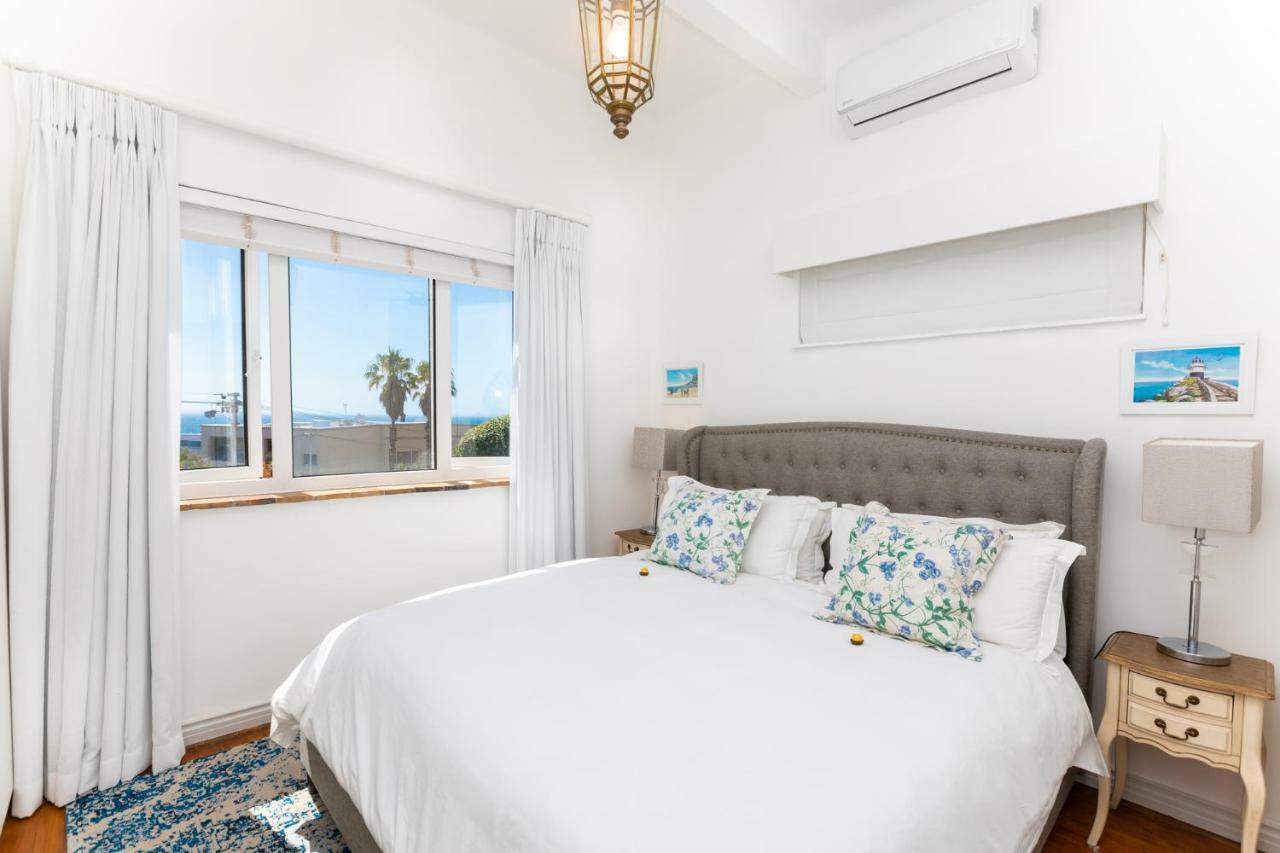 Villa On Camps Bay Drive ケープタウン エクステリア 写真