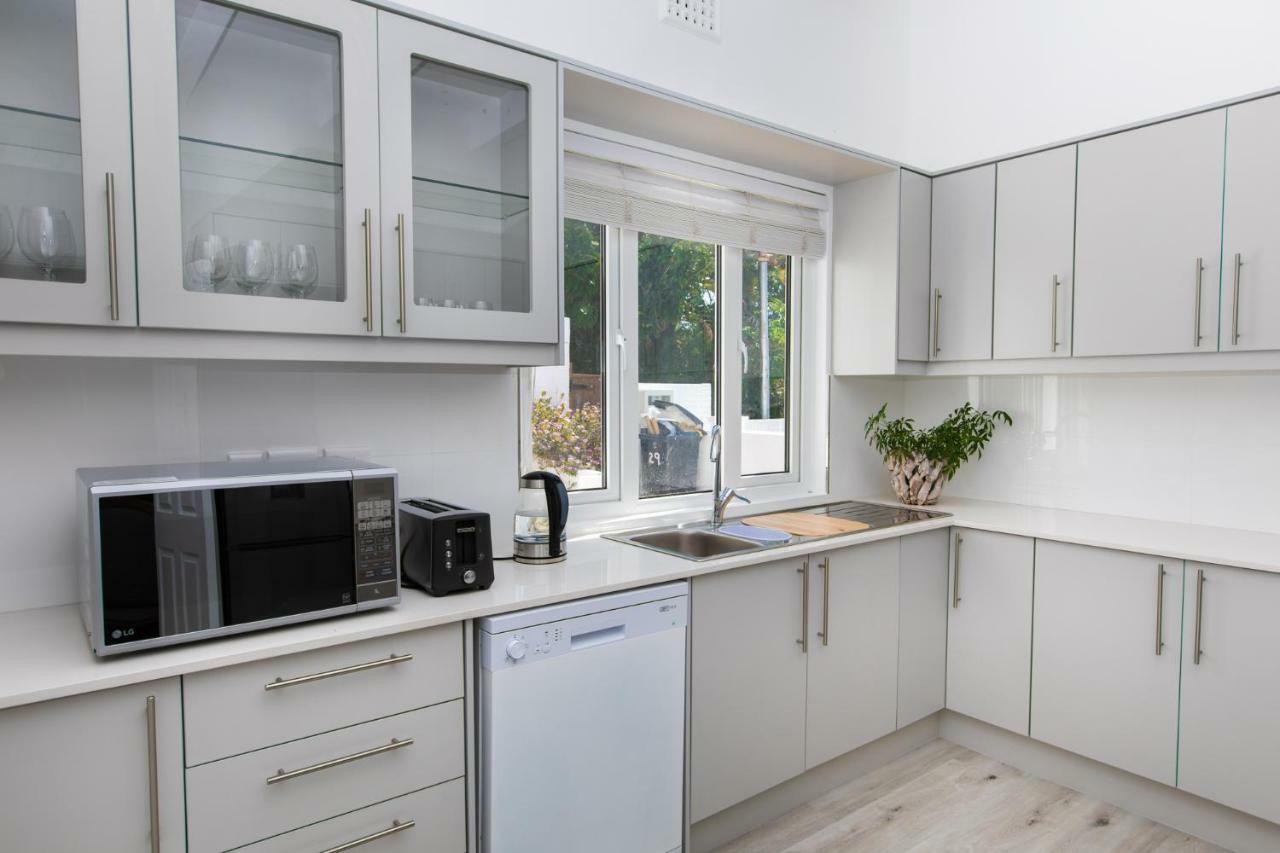 Villa On Camps Bay Drive ケープタウン エクステリア 写真