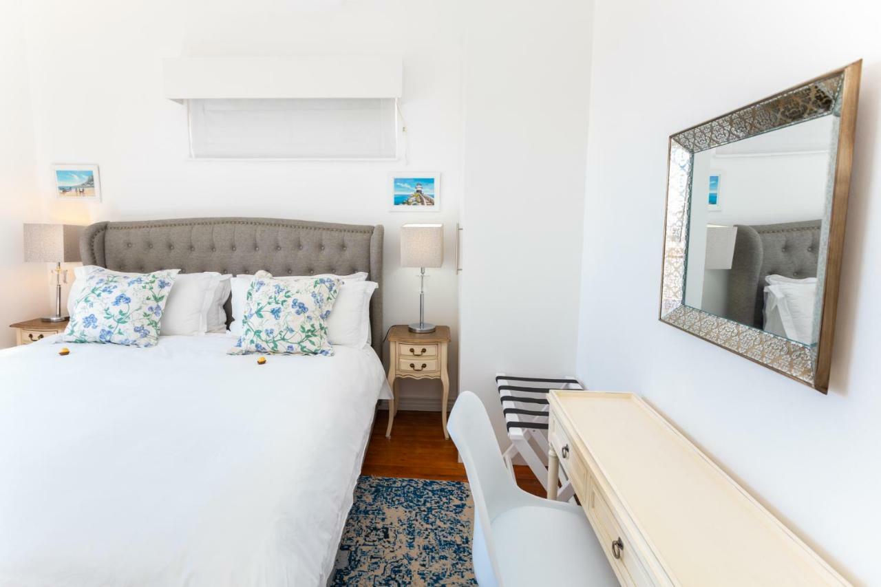 Villa On Camps Bay Drive ケープタウン エクステリア 写真