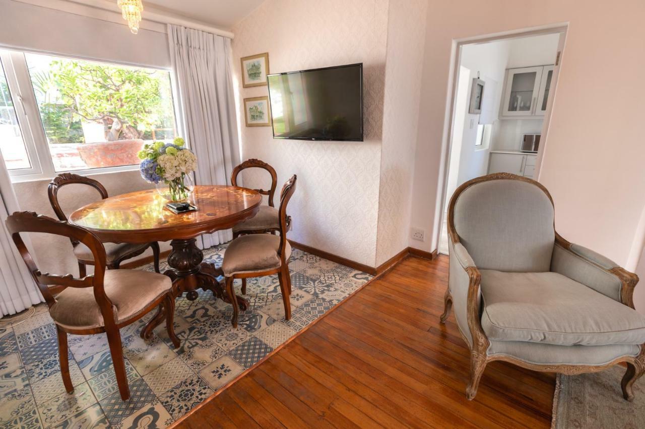 Villa On Camps Bay Drive ケープタウン エクステリア 写真